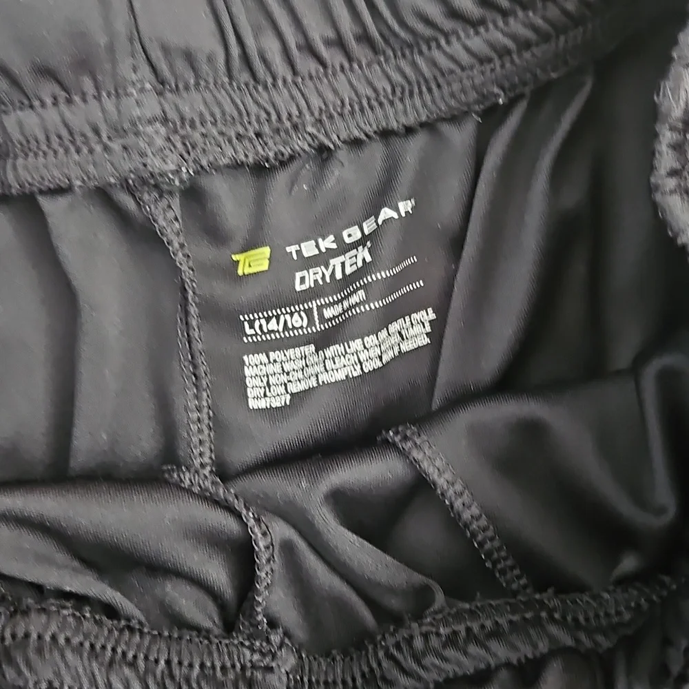 Boys Athletic Shorts Large - Picture 5 of 5